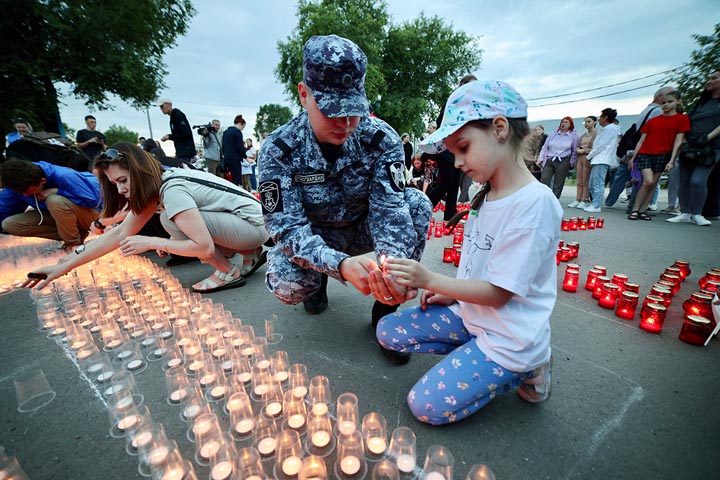 В Абакане росгвардейцы и ветераны службы почтили память павших